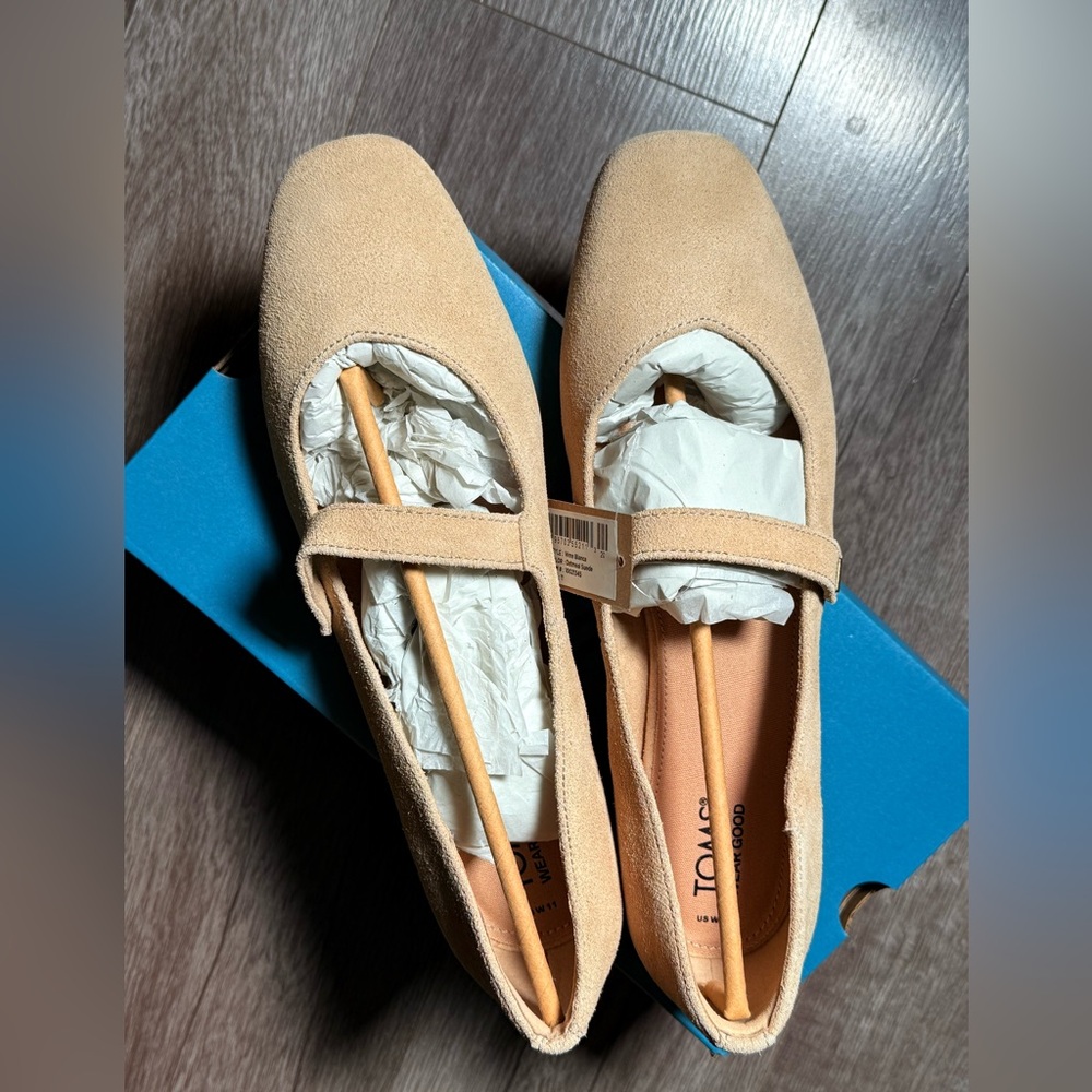 NWT TOMS Bianca Flat - Oatmeal Suede